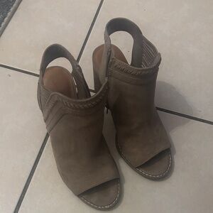 Universal Thread Taupe Open-Toe Slingback Heels